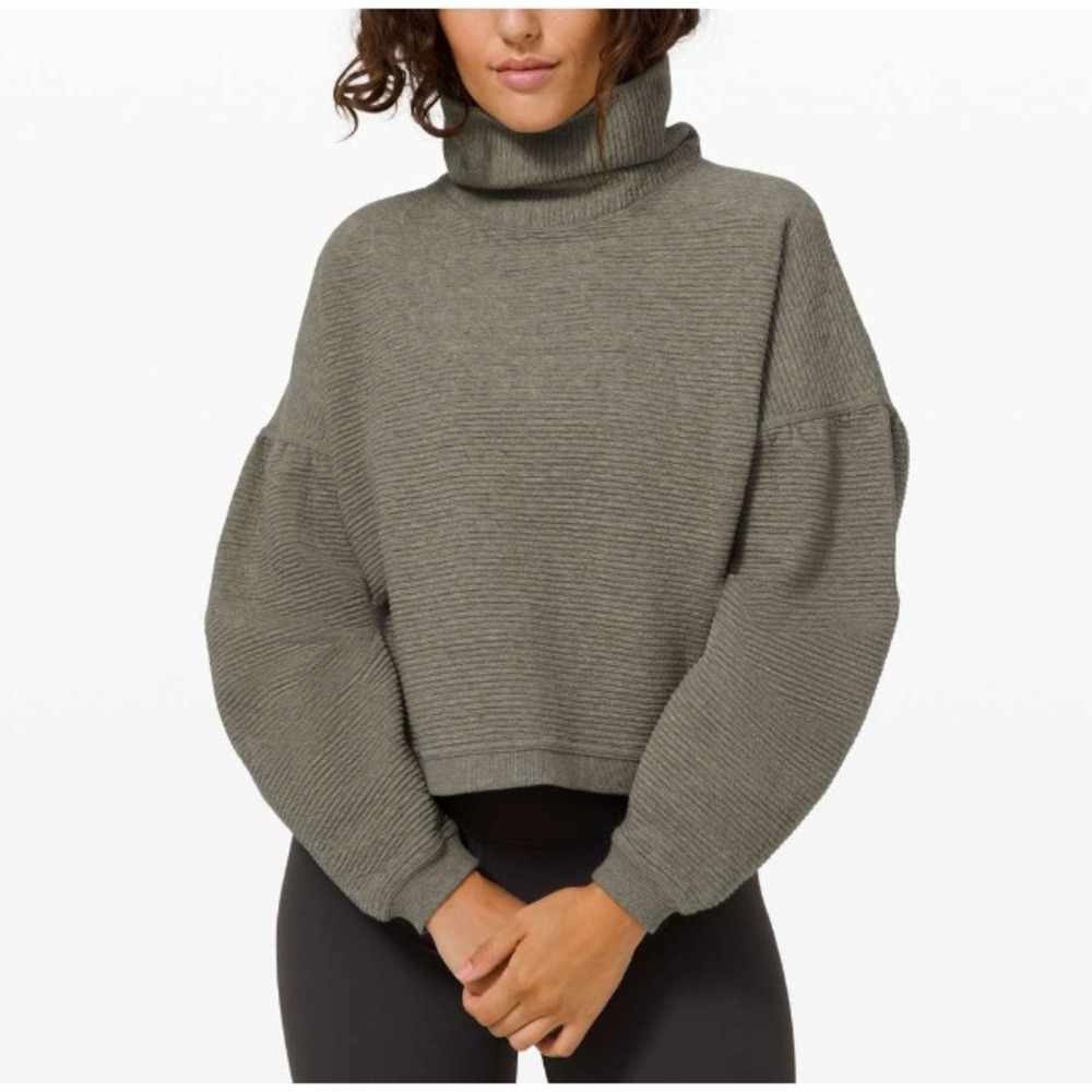 Lululemon Peaceful‎ Moments Pullover Size M/L Grey Sage Green Sweatshirt Crop